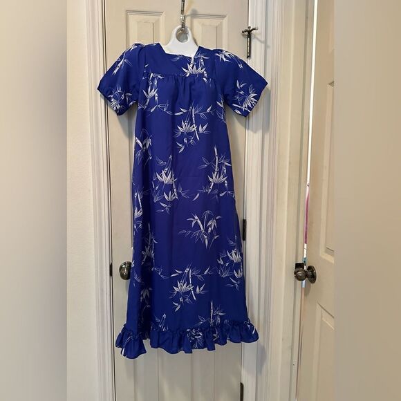 Homemade Hawaiian Mumu size small - narrow at top  - beautiful blue - Picture 1 of 6